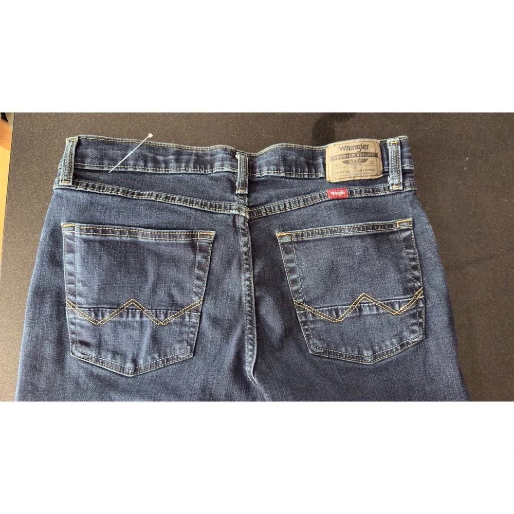 Wrangler Jeans Mens 32x30 Blue Slim‎ Straight Stretch Denim Medium Wash Casual